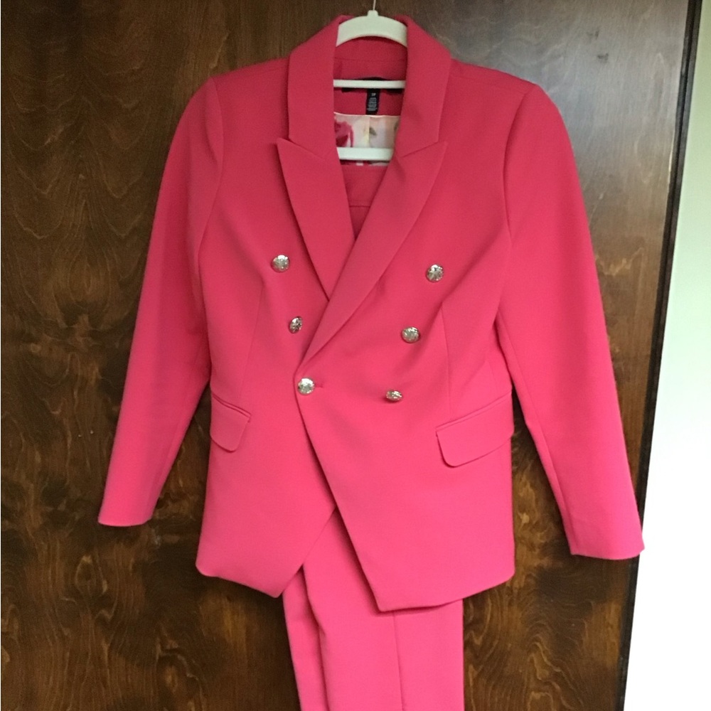 WHBM Womens Pant Suit.  Size 2P